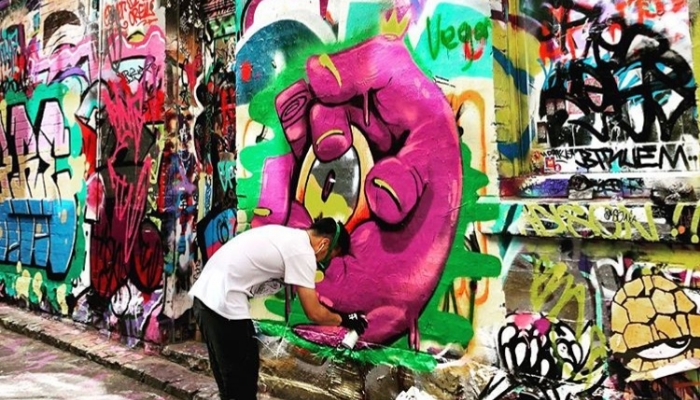 海外アーティストとの交流や現地訪問、 アートイベントへの参加を通じて、 国内外のシーンと関わりを広げています。