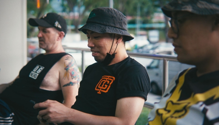 異なる文化や価値観との出会いは、 新たな視点となり、制作へと還元されています。